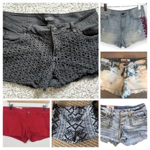 2/30 SHORTS ✌🏻 Jean shorts, crochet, embroidered, boho, distressed